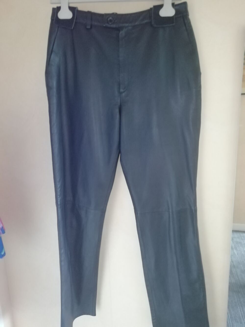 Pantalon noir cuir taille 42 neuf 
Vêtements