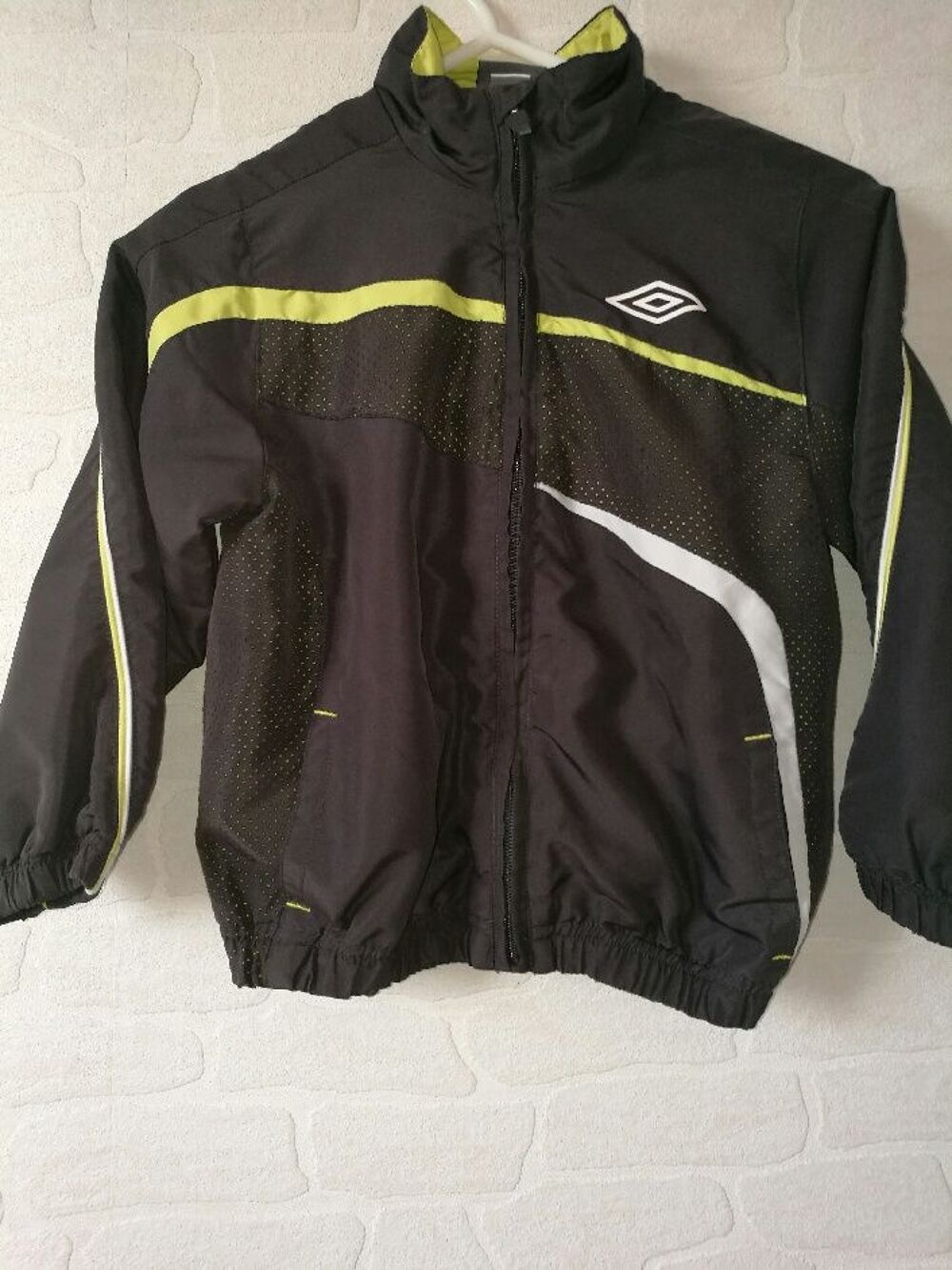 Veste jogging noir et vert taille 5 ans Vêtements enfants
