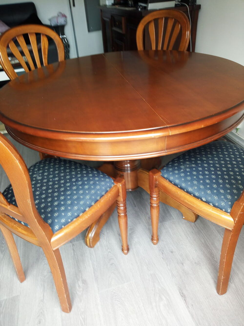 Table salle &agrave; manger ronde avec rallonges
Meubles