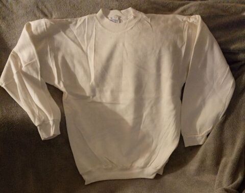 lot 25 sweat Tangs - taille L - fabriqué en France 49 Beauchamp (95)