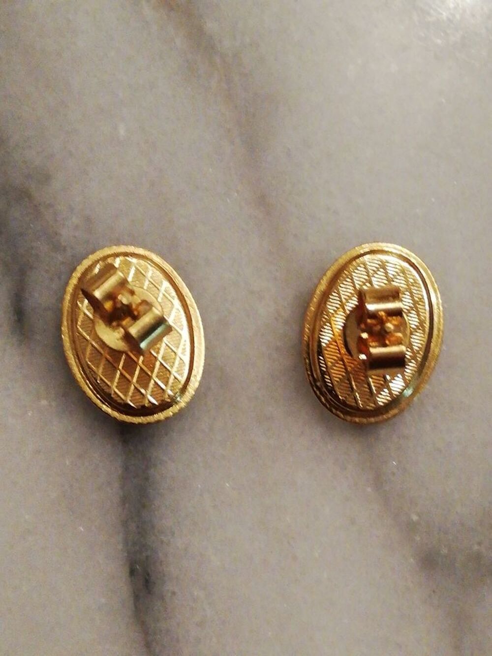 Boucles d'oreilles &eacute;mail neuves oreilles perc&eacute;es Bijoux et montres