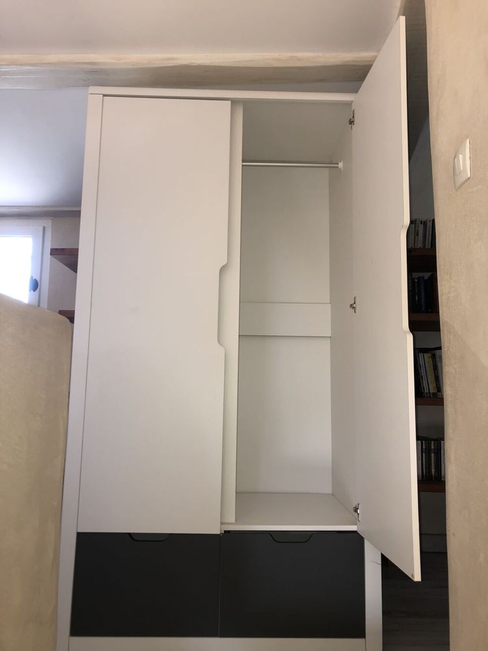 Armoire IKEA Blanc/gris Bon &eacute;tat Meubles