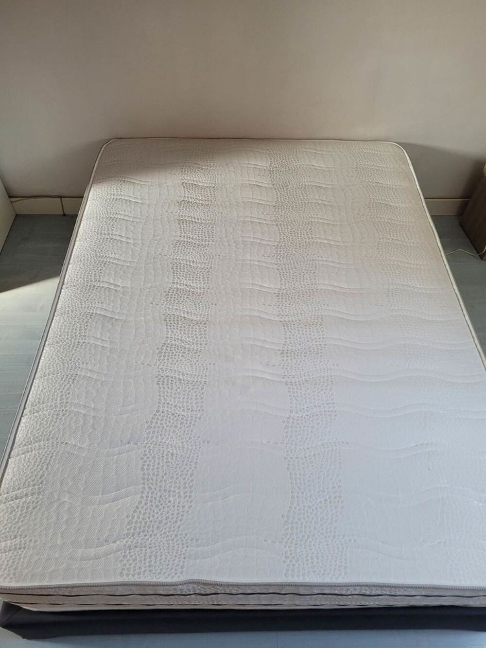 Matelas + Sommier 190 x 140 comme neuf Meubles