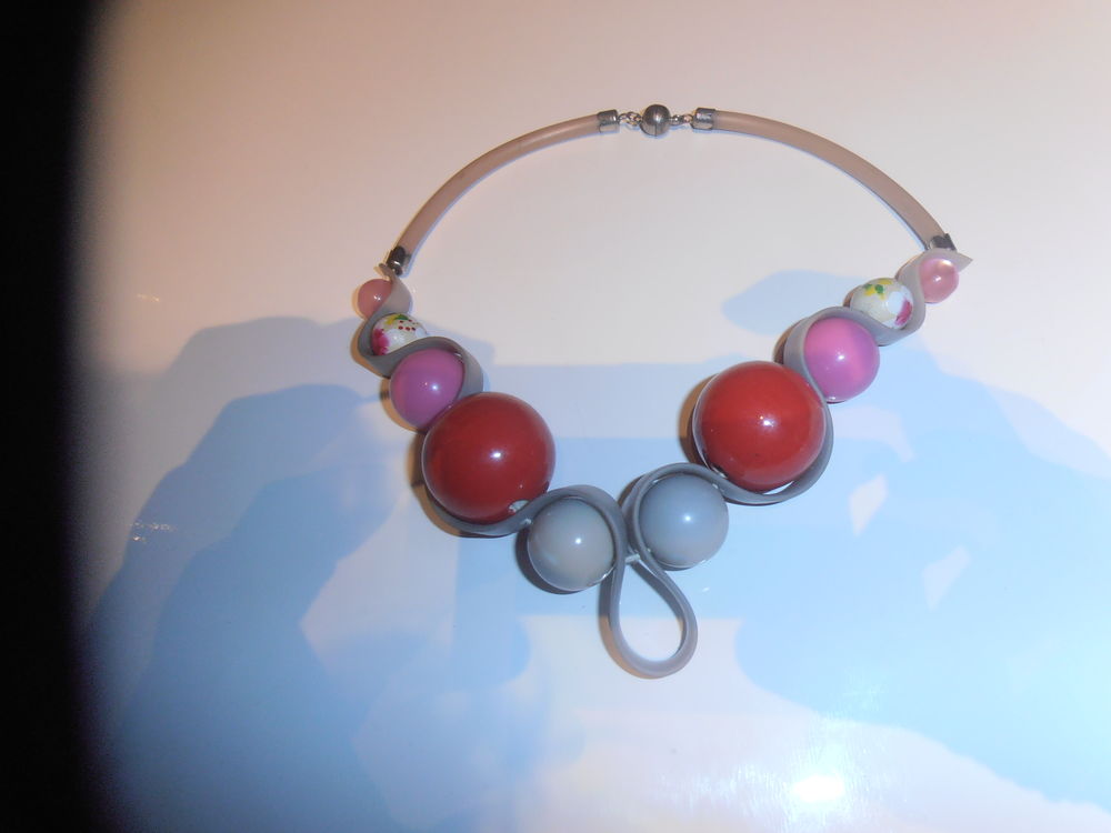 Collier boules 18 (28b) Bijoux et montres