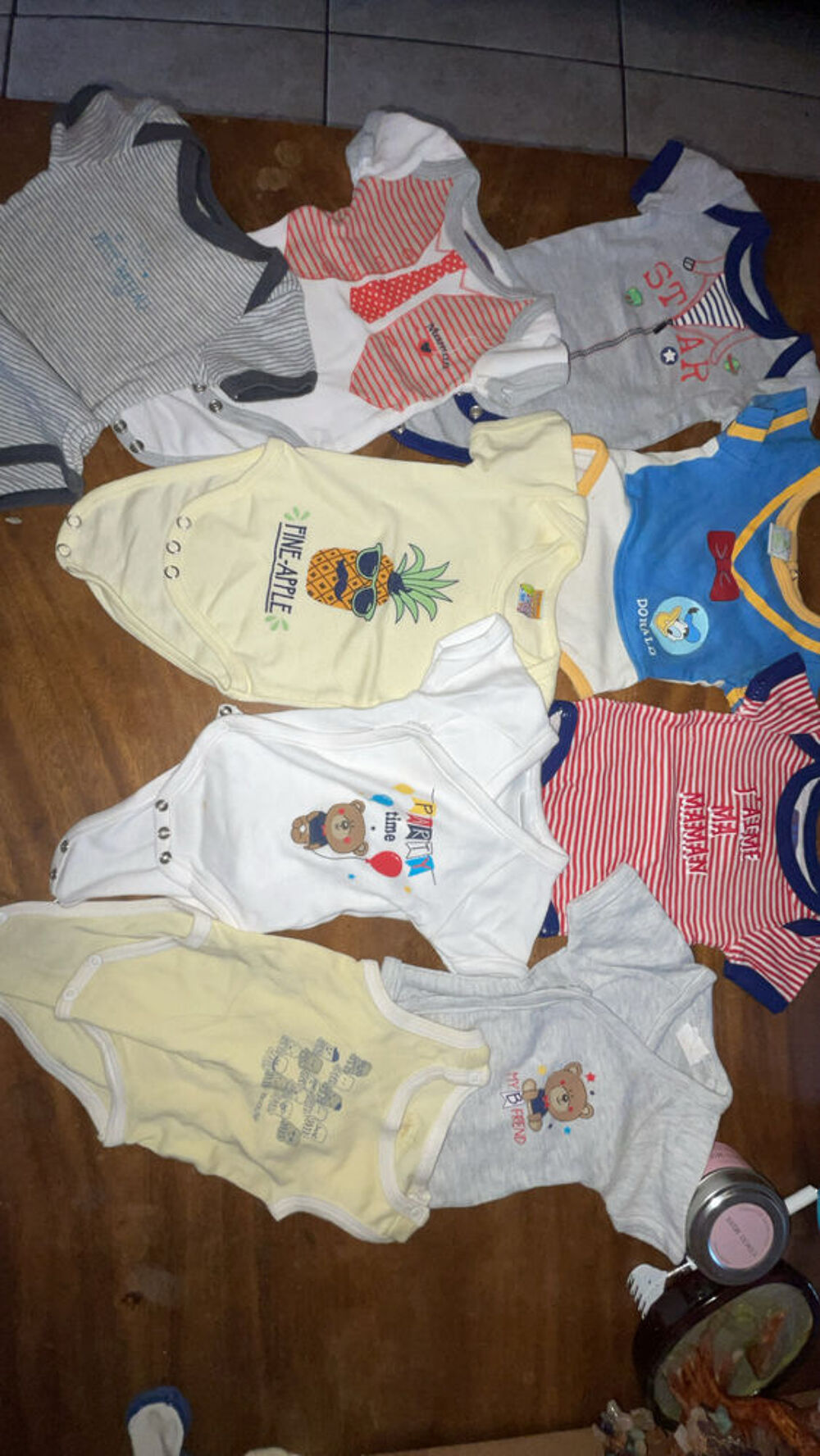 Lot de V&ecirc;tements et Accessoires B&eacute;b&eacute; - Vari&eacute;s Vêtements enfants