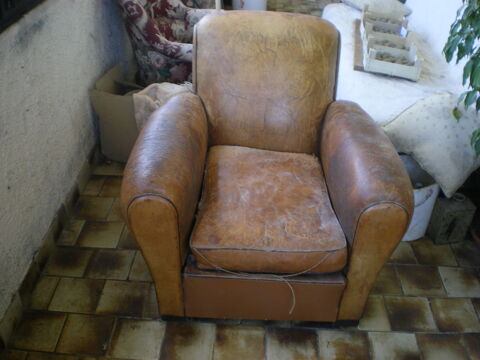 paire de fauteuils club  100 Sauzet (46)