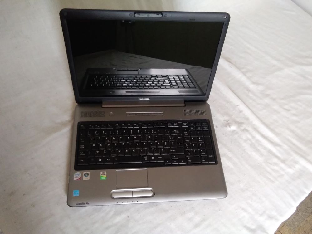 Laptop Toshiba Satellite Pro 17 pouces Matériel informatique