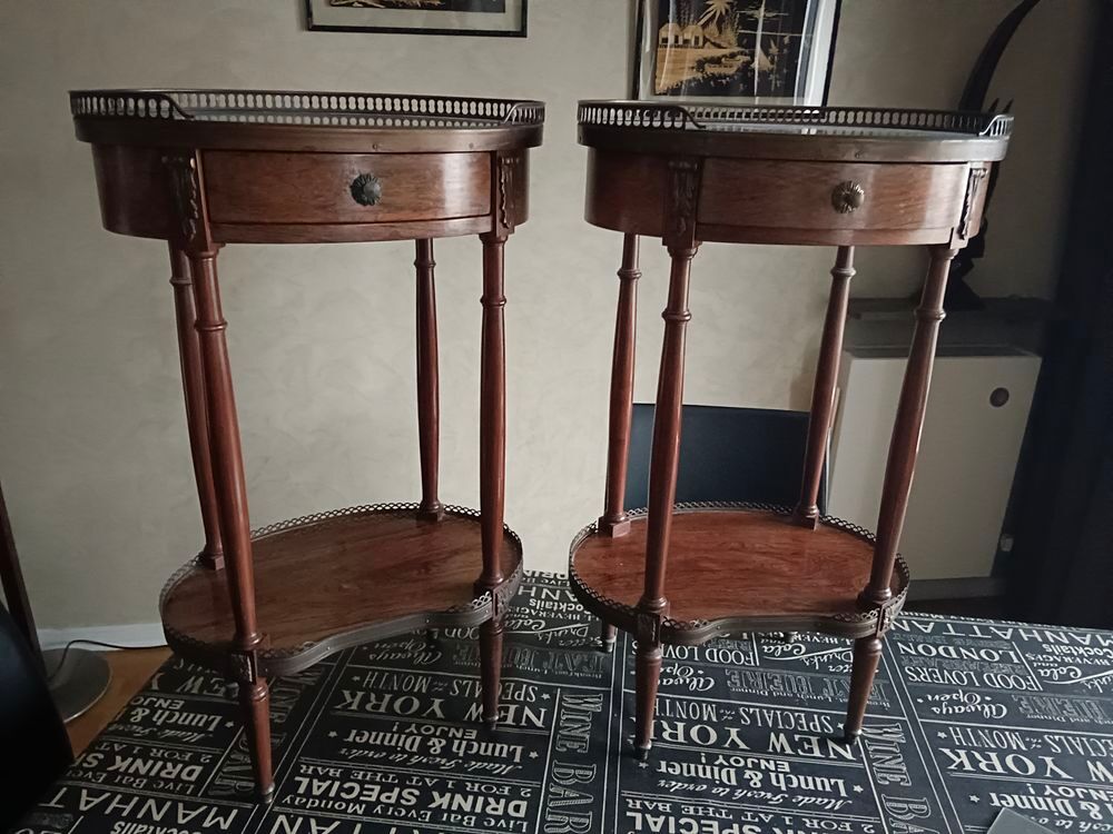 2 petites tables style Louis XVI Meubles