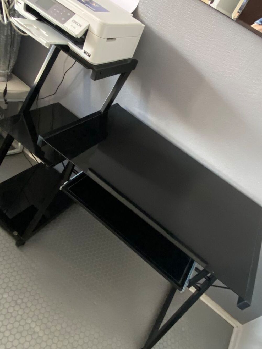 Bureau en m&eacute;tal et plaque de verre noir Meubles
