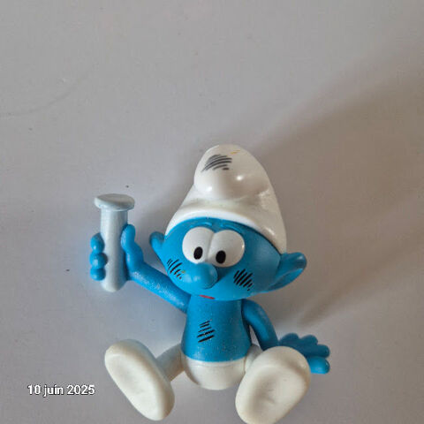 Schtroumpf apprentie avec verre de chimiste 2 Saumur (49)