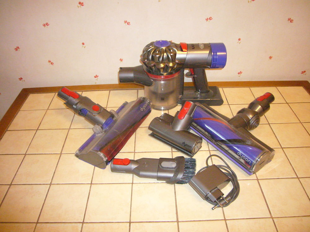 Dyson V8 ABSOLUTE BATTERIE NEUVE Electromnager