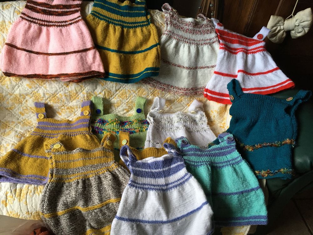 Jolies petites robes chasubles diff&eacute;rentes coloris Vêtements enfants
