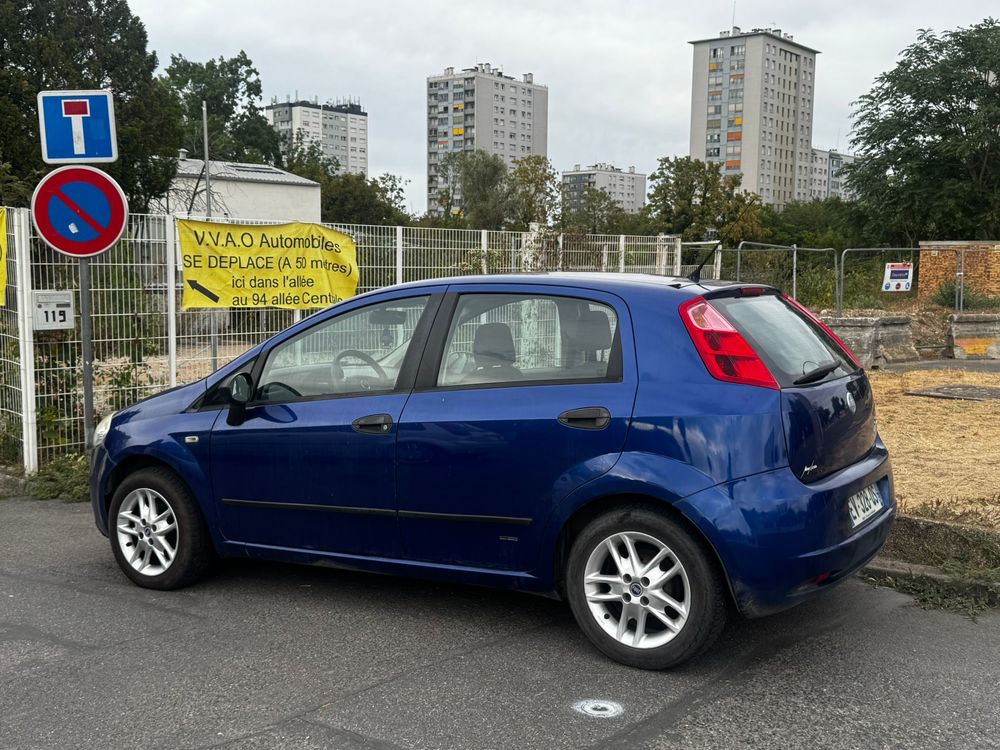 Punto FIAT GRANDE PUNTO 1.2 8V 65 TEAM 3P 2006 occasion 94000 Cr&eacute;teil