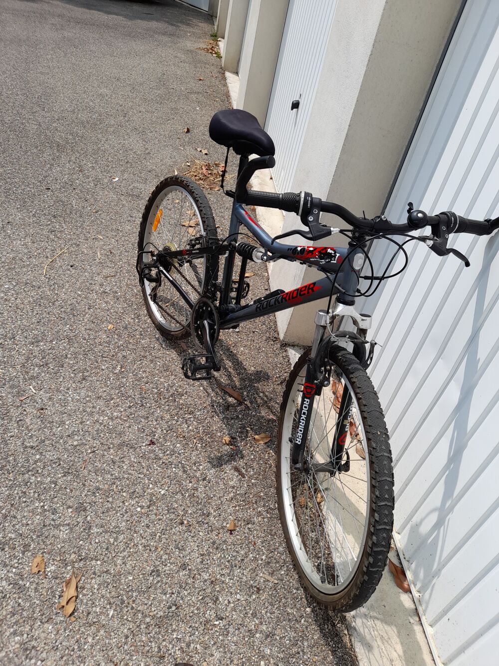 A VENDRE 2 VELOS VTT HOMME ET FEMME Vélos