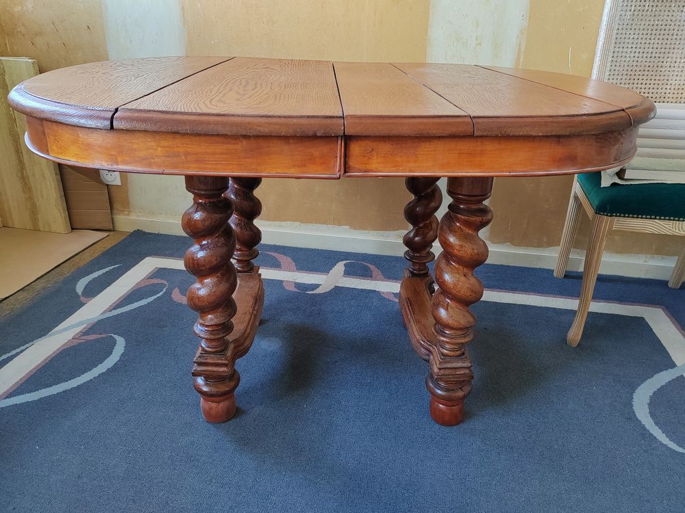 Table ancienne &agrave; pieds torsad&eacute;s Meubles