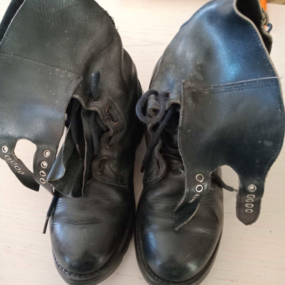 1 paire de "rangers" cuir souple 