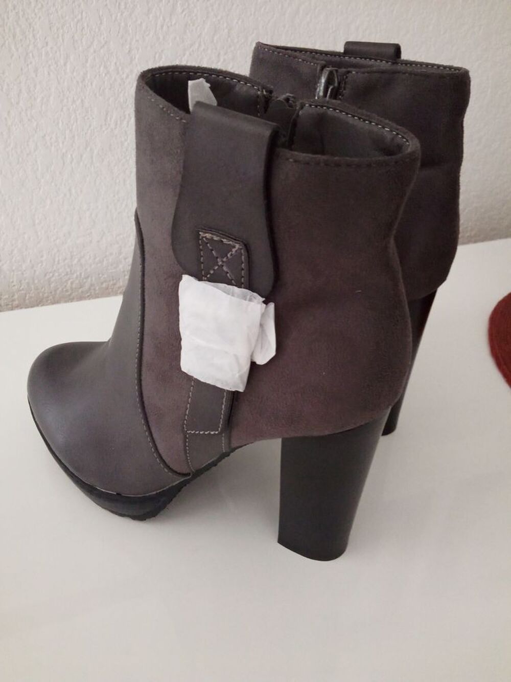 des bottes neuf Chaussures