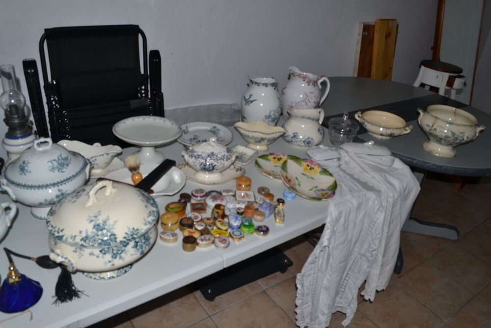 Vaisselle et bibelots anciens Meubles