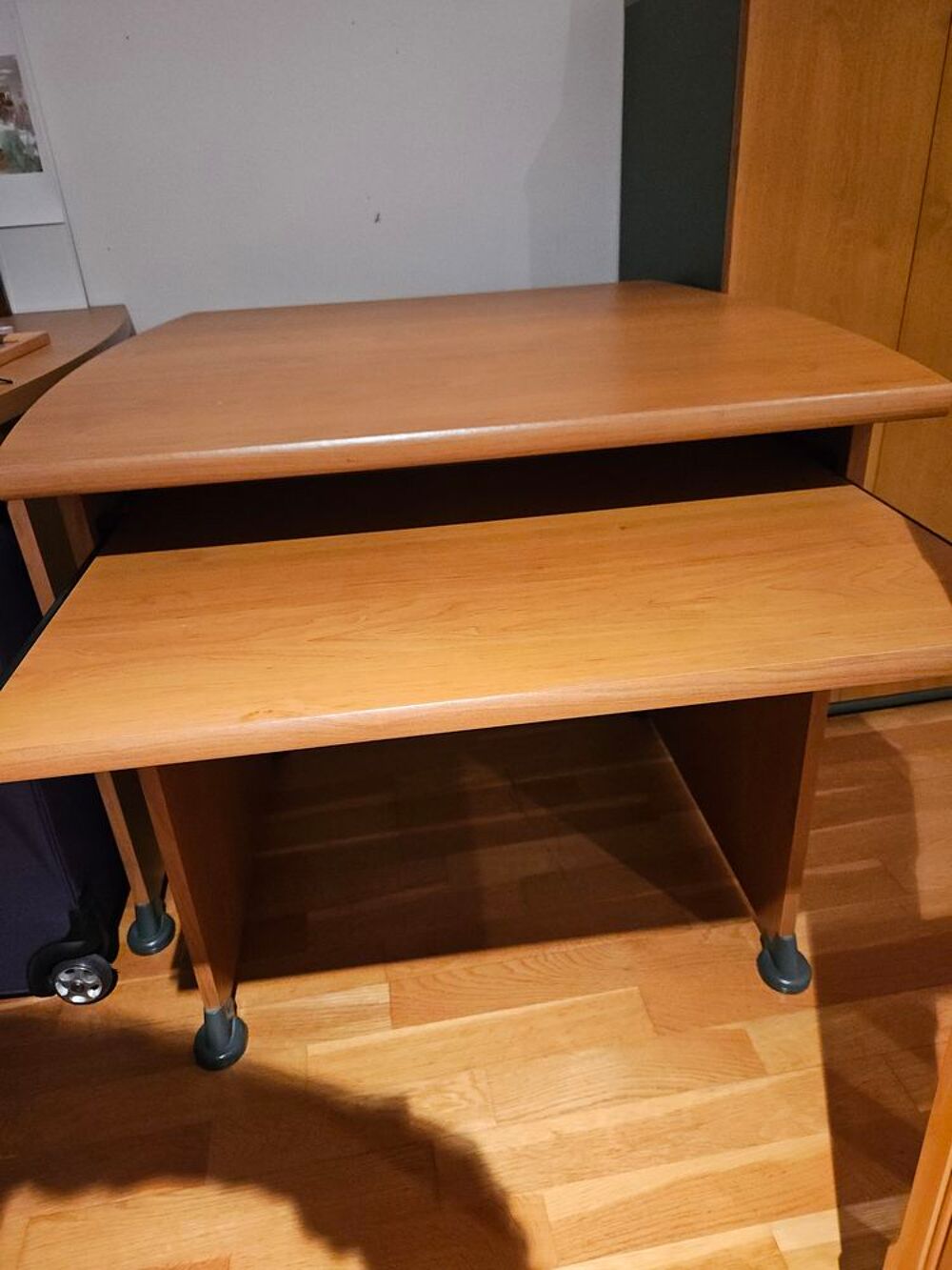 bureau avec tablette. Meubles