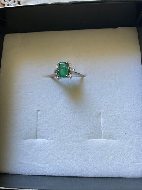 Bague meraude /diamants /or blanc 18 k 650 Sassenage (38)