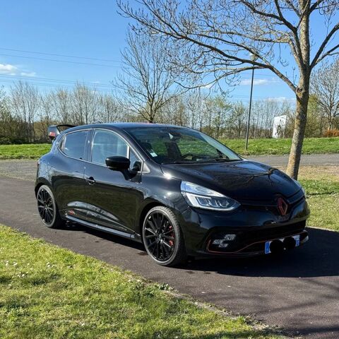 Renault Clio IV Clio 1.6 Turbo 220 EDC RS Trophy 2017 occasion Laval 53000