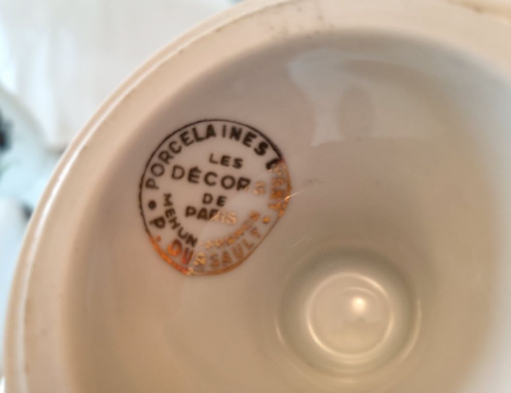 Ancien service de 5 Mazagran et 6 cuill&egrave;res en porcelaine 