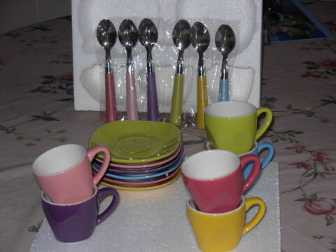 Service à café 6 tasses, 6 soucoupes, 6 cuillères, neuf 5 Chénérailles (23)