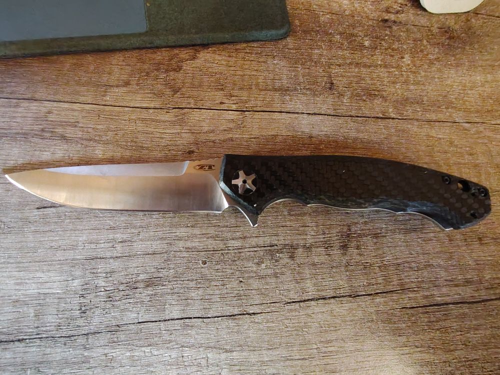 Zero Tolerance ZT0452CF Sinkevich Carbone/Titane 