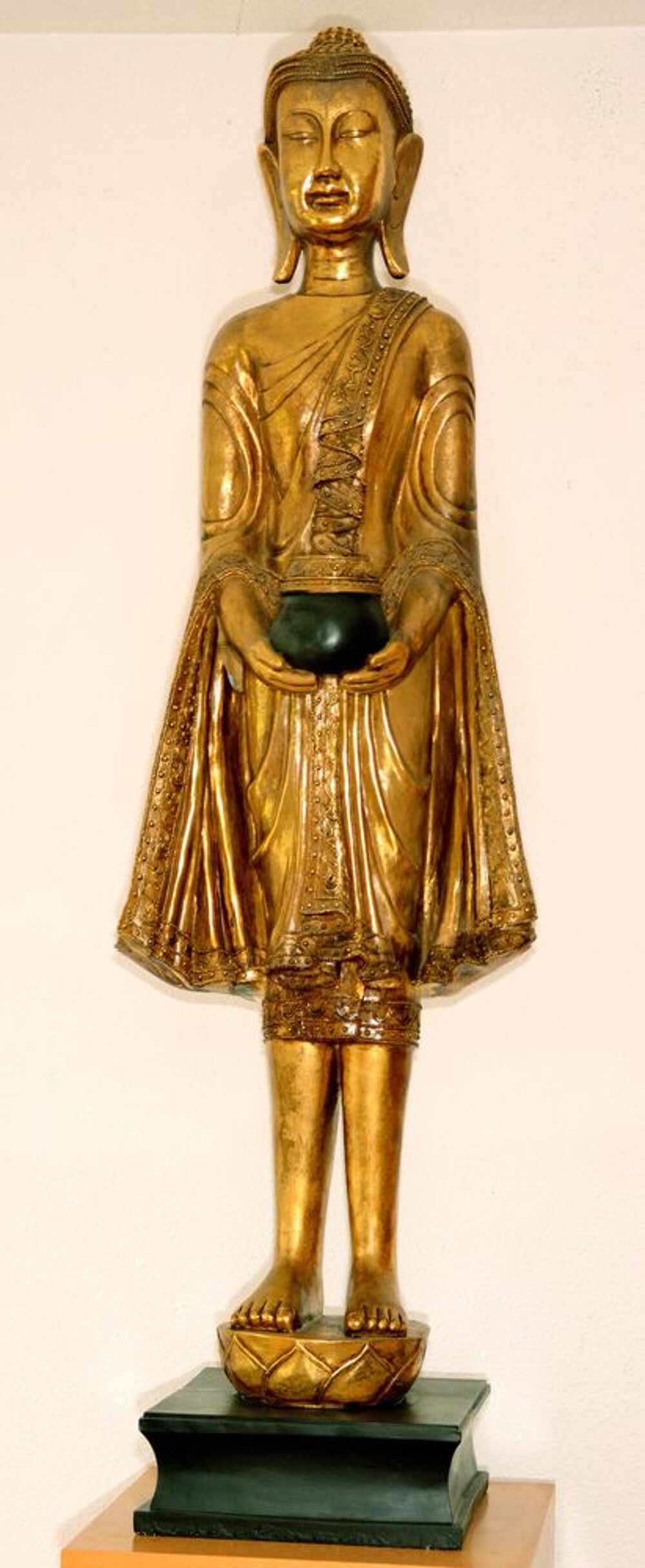 Bouddha statue en r&eacute;sine dor&eacute;e 142 cm Décoration