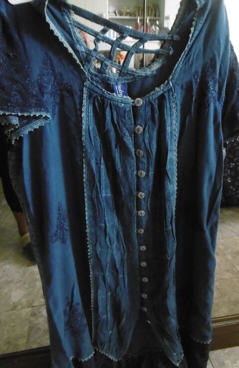 Robe bleue d'été avec manches dentelles  14 Villars-les-Dombes (01)