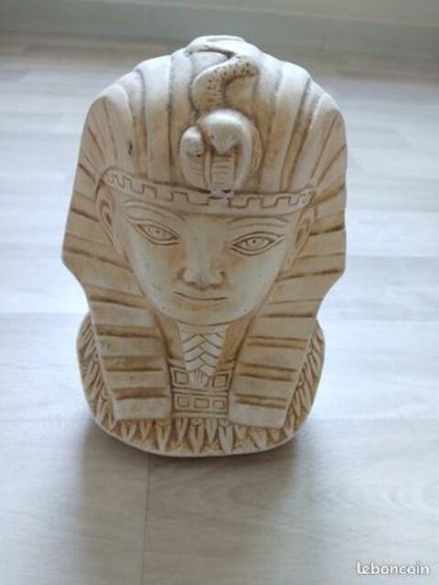 Statue pharaon �gyptienne  5 La Rochelle (17)