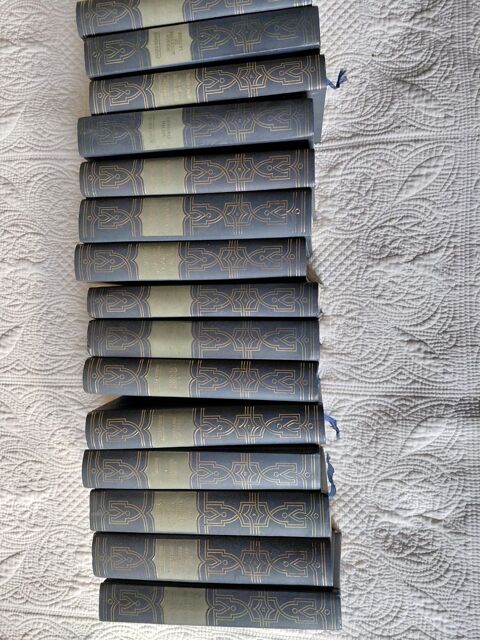 15 livres de Jules Verne.  90 Bondy (93)