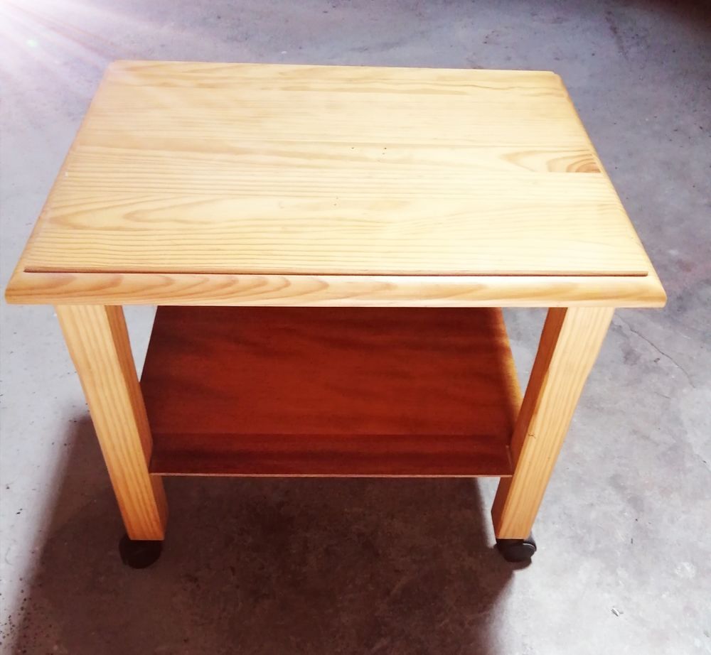 PETITE TABLE BASSE EN PIN Meubles