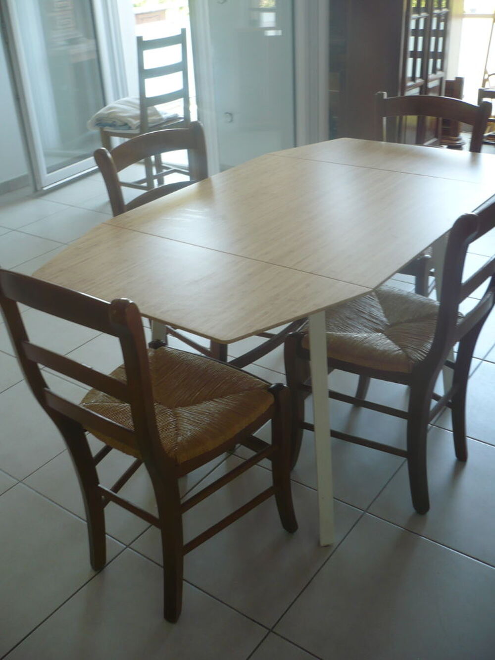 TABLE + 4 CHAISES Meubles