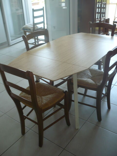 TABLE + 4 CHAISES 100 Le Versoud (38)
