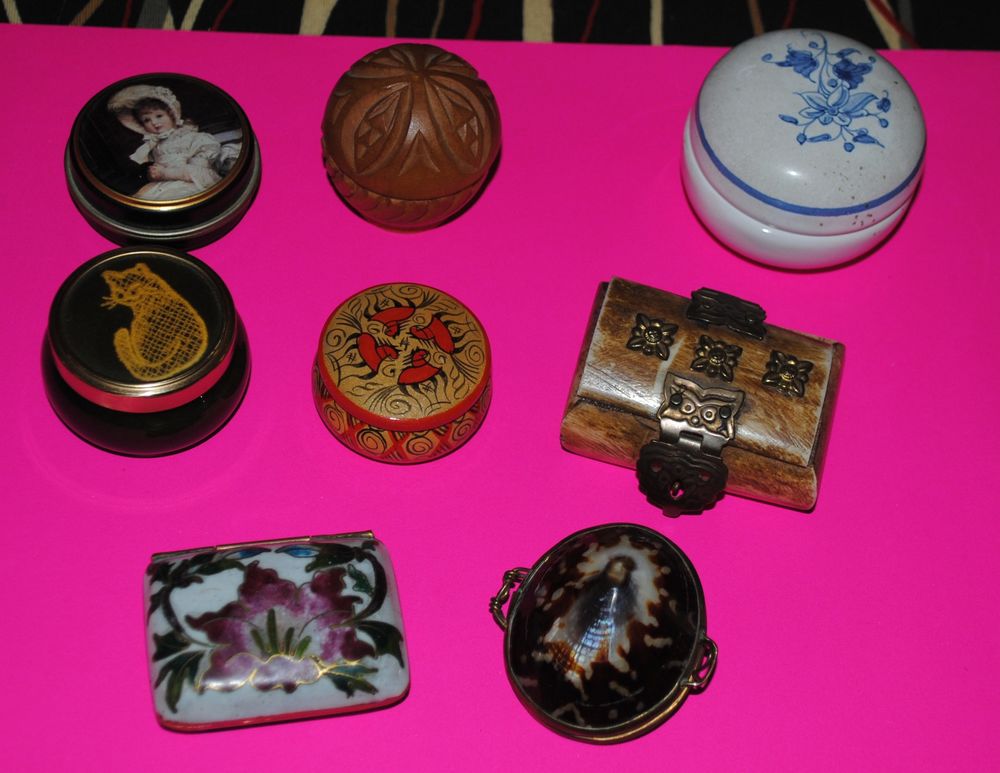 Lot des tr&egrave;s ancienne et tr&egrave;s Petites Boites Collection 