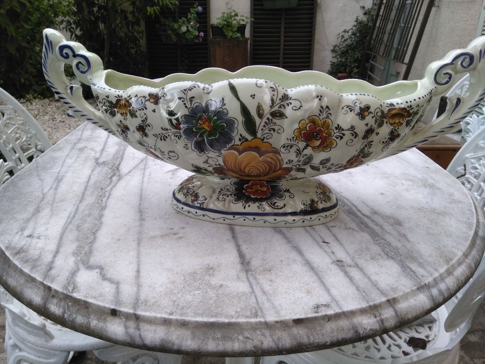 jardini&egrave;re en faience de Delft. Décoration