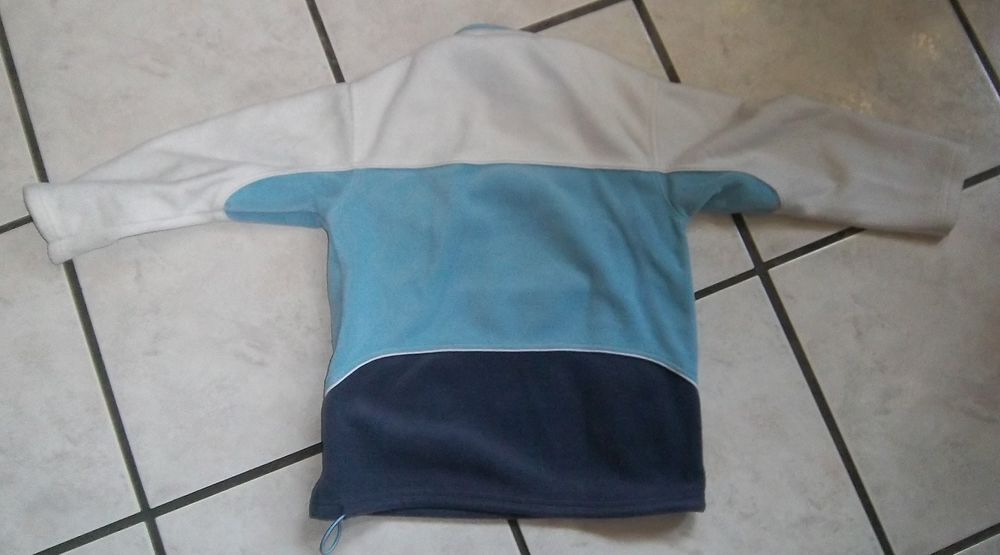 2 pulls gar&ccedil;on 6 ans Vêtements enfants
