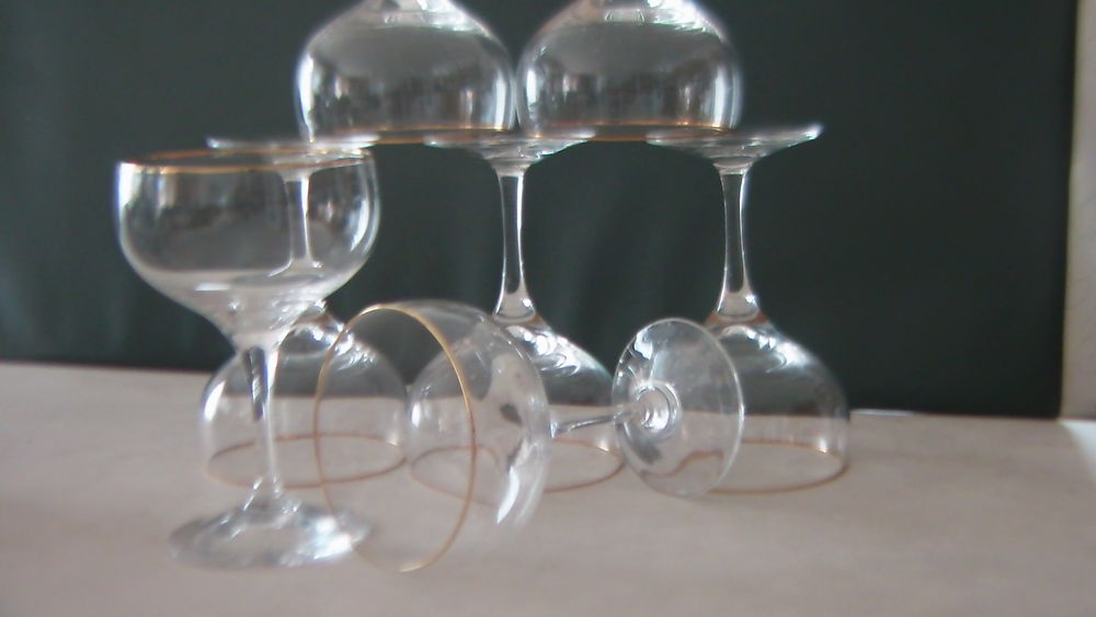 12 coupes &agrave; champagne en cristal mod&egrave;le " Beaulieu" Cuisine
