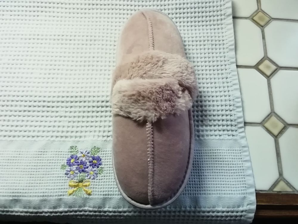Chaussons fourr&eacute;s neufs 38 /39 rose Chaussures
