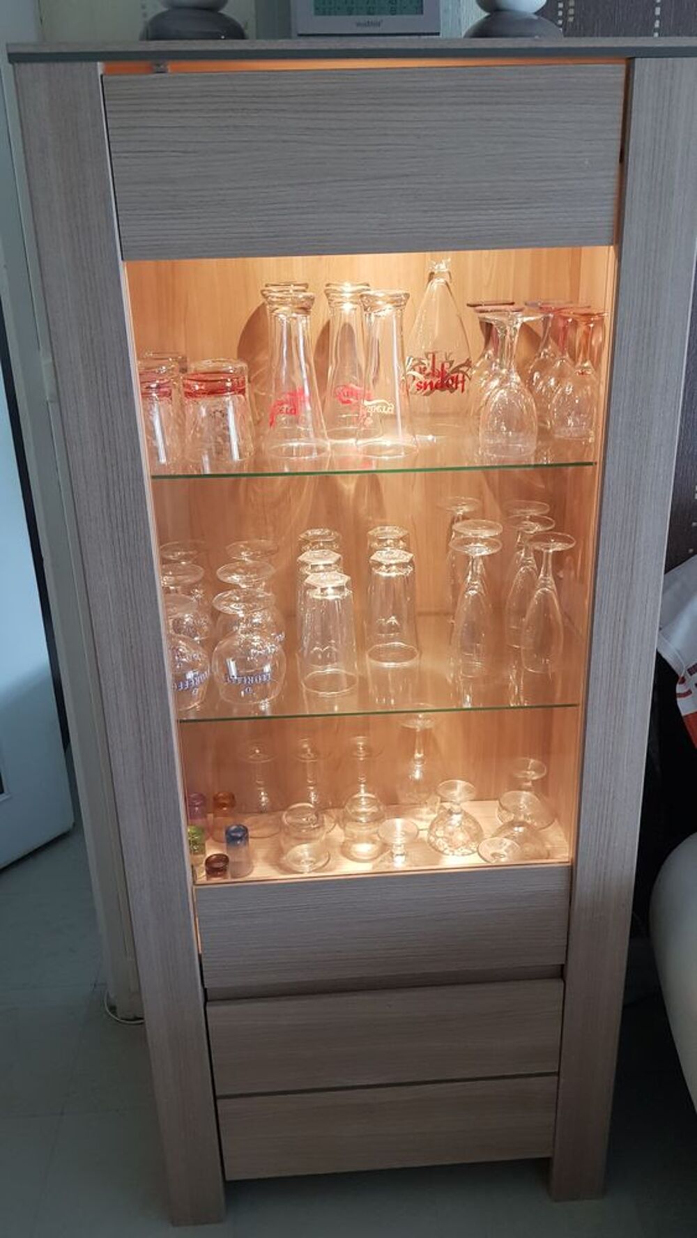 belle petite vitrine Meubles