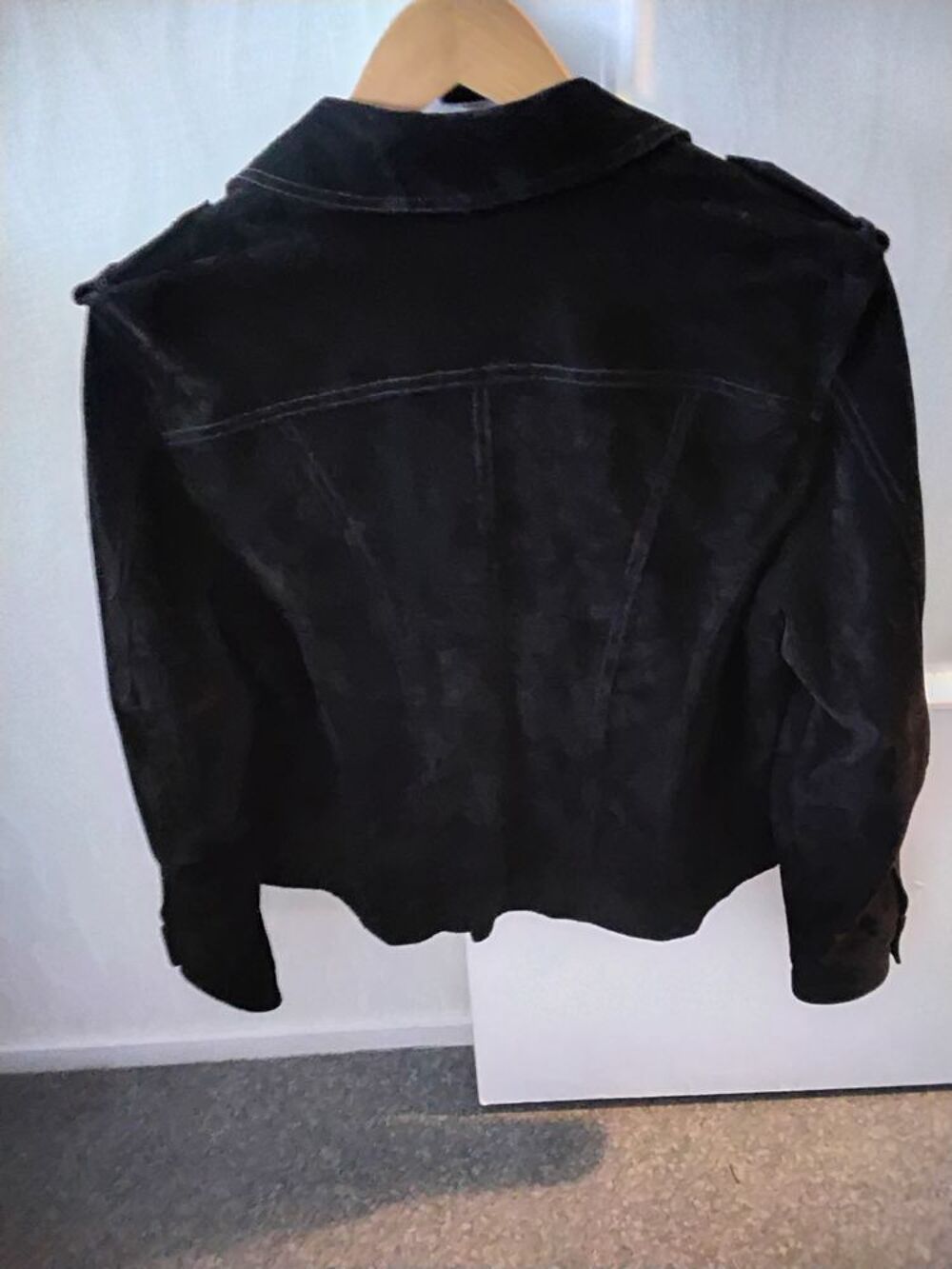 Jolie veste en daim noire taille xl Vêtements