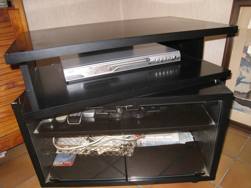 Meuble de t&eacute;l&eacute;vision noir &agrave; roulettes Meubles