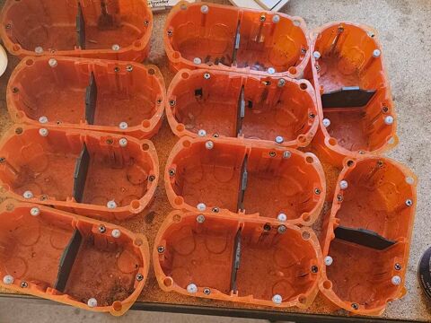 Lot de 10 boîtes d'encastrement doubles Schneider Multifix Placo Le Pontet (84)