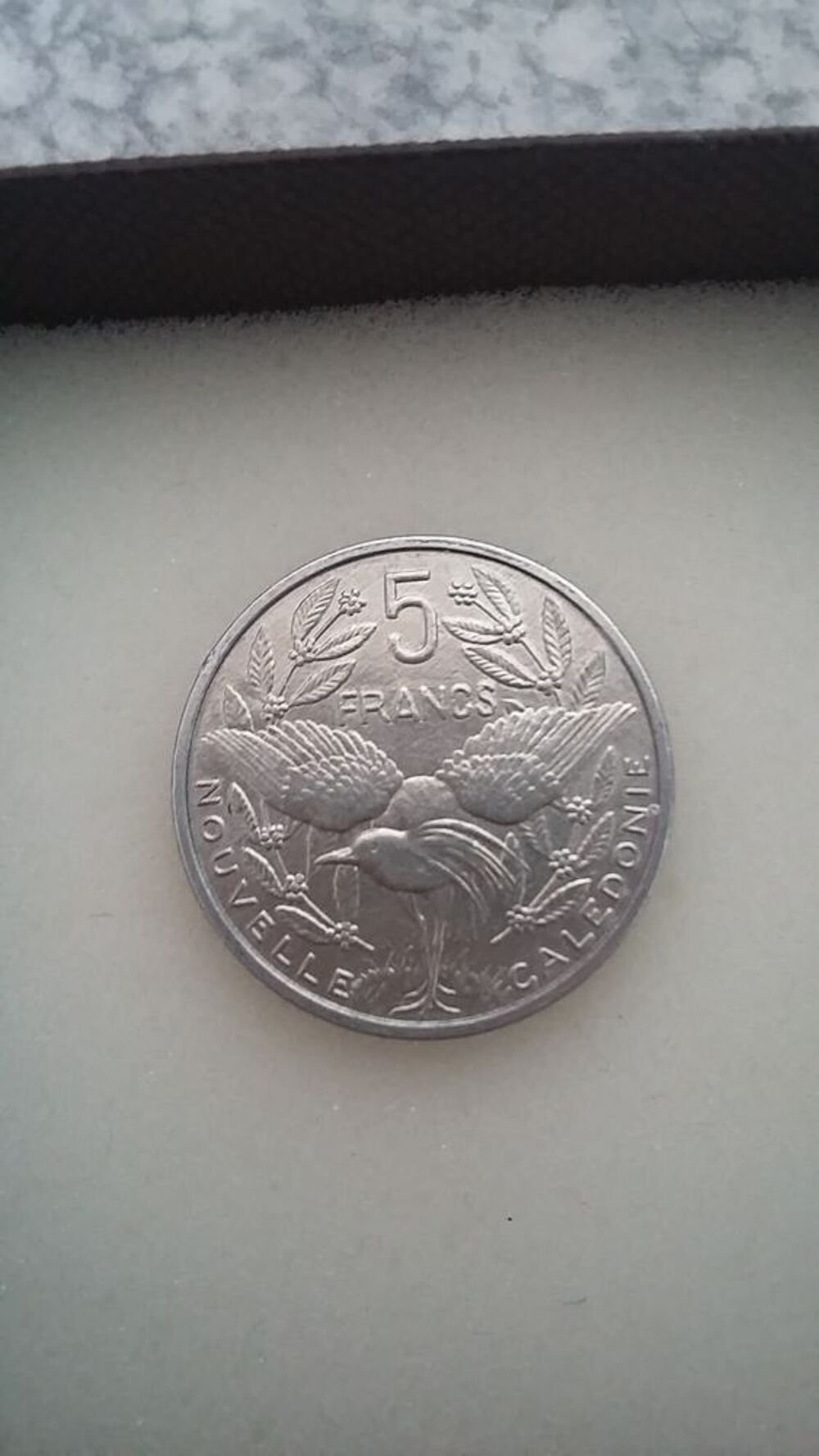 Deux pi&egrave;ces 5 francs ann&eacute;e 1964 et 2004 