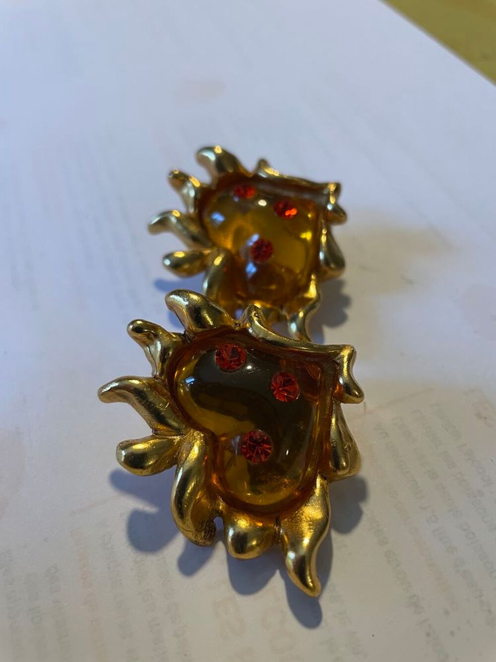 BO Clip dor&eacute;e coeur r&eacute;sine jaune strass C LACROIX Bijoux et montres