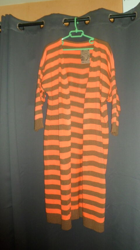 gilet taupe/orange
taille 42/44 peut aller jusqu'� un 46
17 Saint-Ch�ron (91)