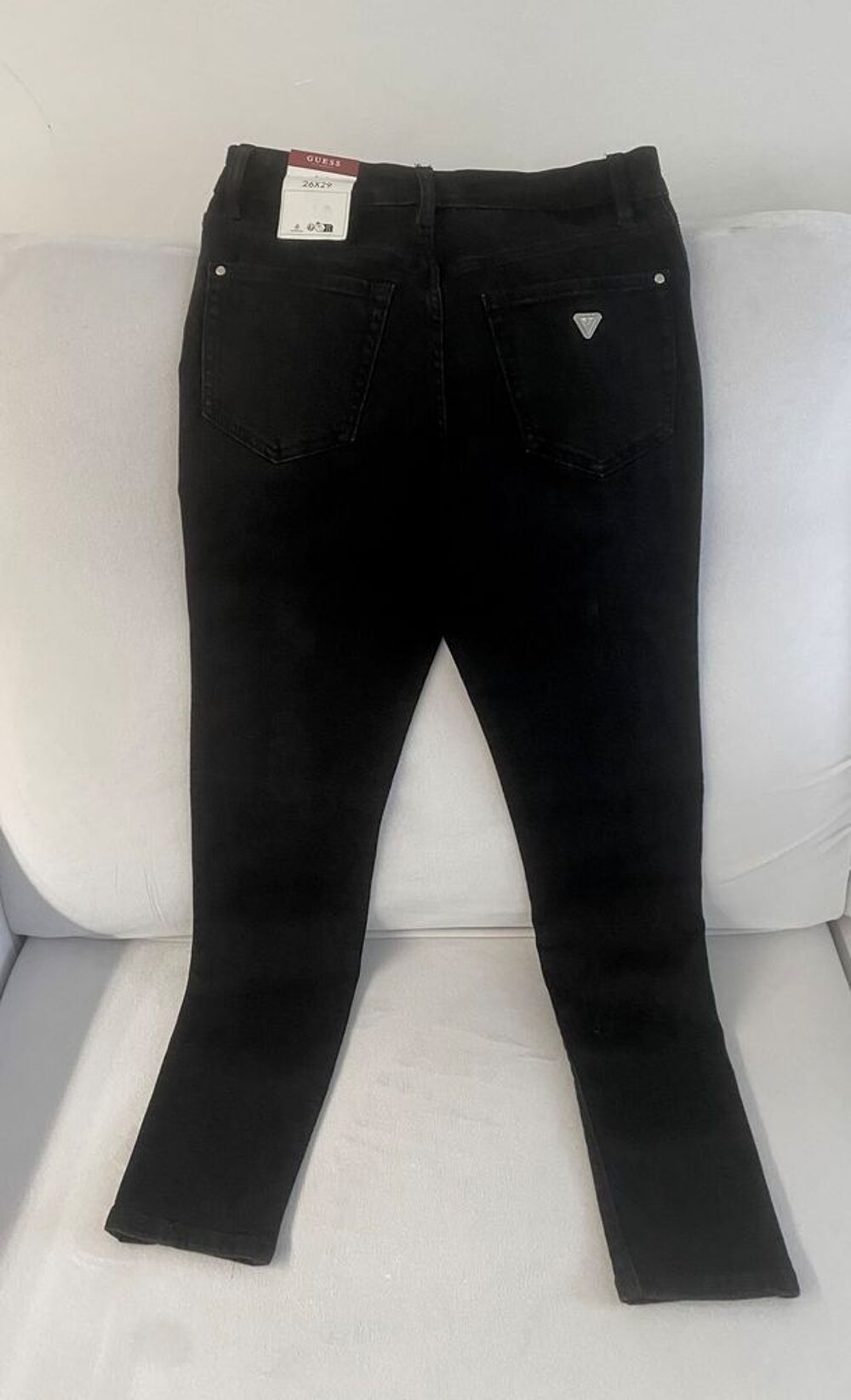 Jean GUESS noir neuf avec &eacute;tiquettes ? Bande de strass Vêtements