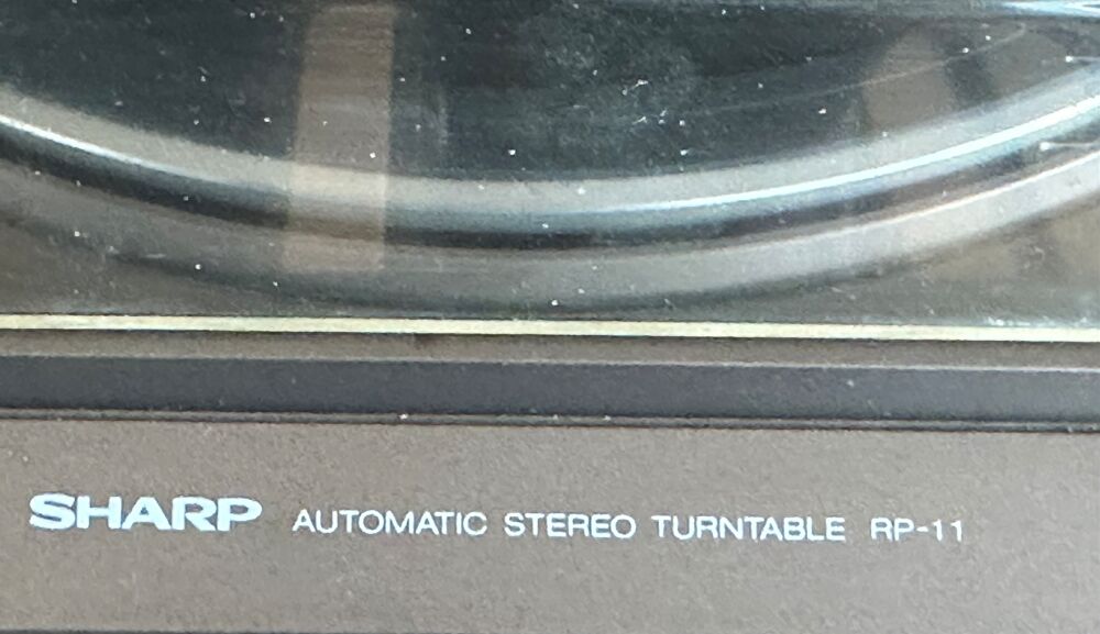 Platine tourne disque, cassettes et tuner st&eacute;r&eacute;ophonique CD et vinyles