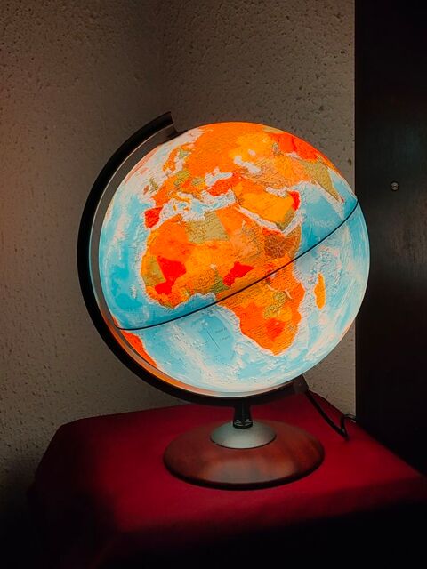 Globe terrestre lumineux hauteur 40 cm ( n2) 18 Avermes (03)